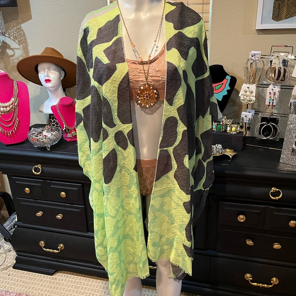 NWT FASHIONABLE KIMONO /POOL COVER UP